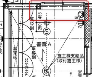 窓を東の壁側に寄せた